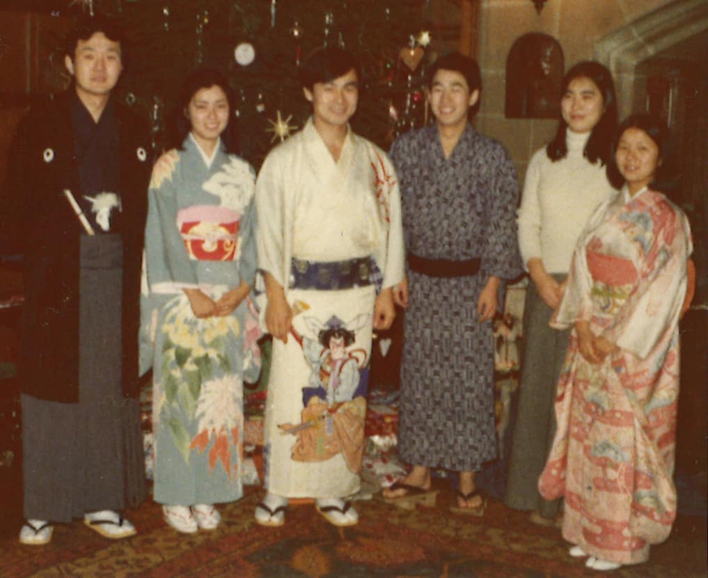 1975年 イギリスでのクリスマス。日本人は全員和服で
