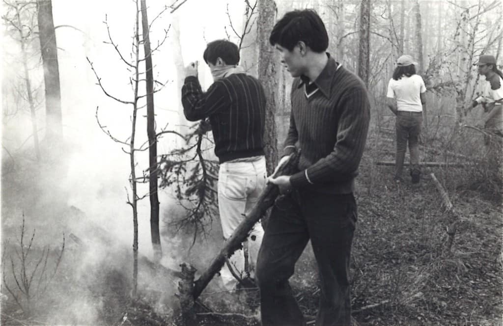 1976年 カナダ・インディアン居留地の山火事にて消火活動に参加
