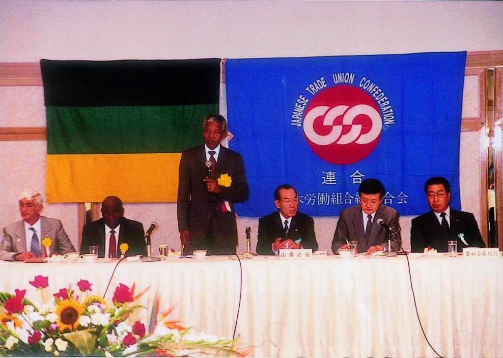 1990年 アフリカ国民会議（ＡＮＣ）のネルソン・マンデラ議長（後の南アフリカ大統領）と連合山岸議長との通訳を務める