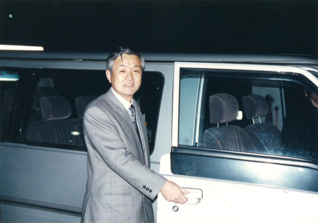 1996年 ワゴン車を自ら運転し国会に初登庁