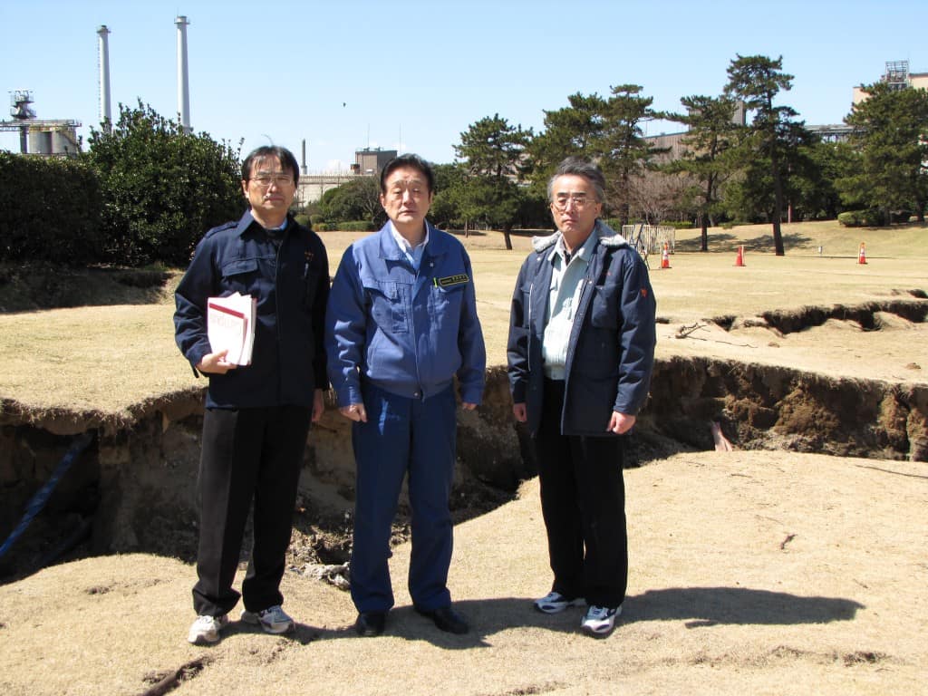 人の背丈ほどの段差が生じた鹿嶋市の港公園