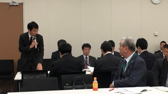 宮本中小企業庁庁官（左）に要請